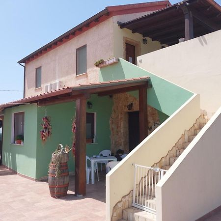 Fattoria La Traccia Villa เฟอร์ติเลีย ภายนอก รูปภาพ