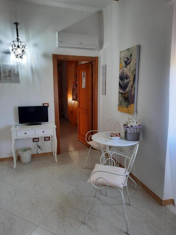 Fattoria La Traccia Villa เฟอร์ติเลีย ภายนอก รูปภาพ