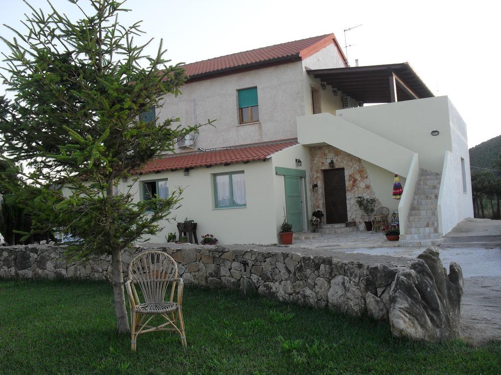 Fattoria La Traccia Villa เฟอร์ติเลีย ภายนอก รูปภาพ