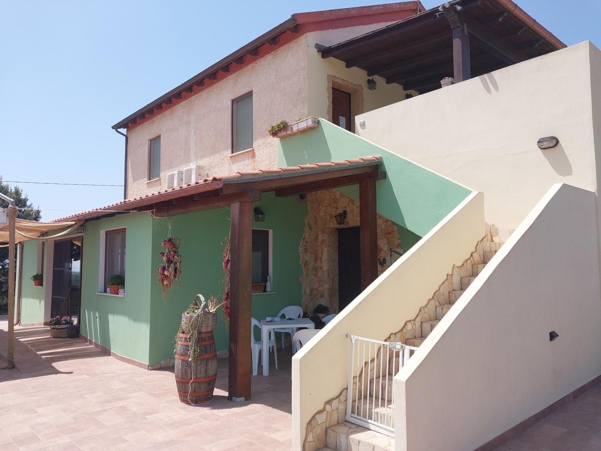 Fattoria La Traccia Villa เฟอร์ติเลีย ภายนอก รูปภาพ