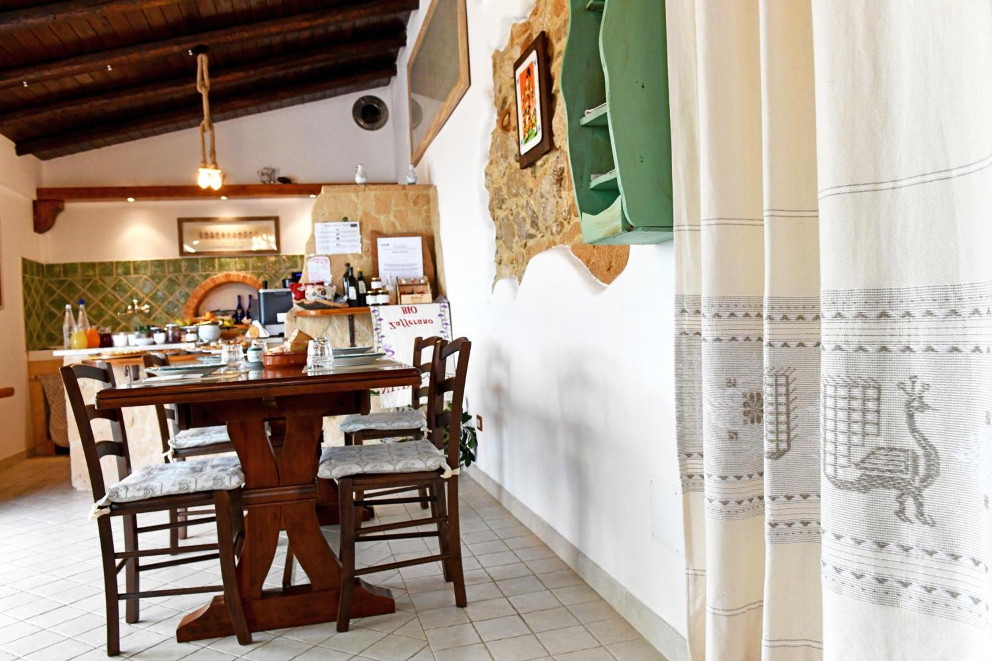 Fattoria La Traccia Villa เฟอร์ติเลีย ภายนอก รูปภาพ