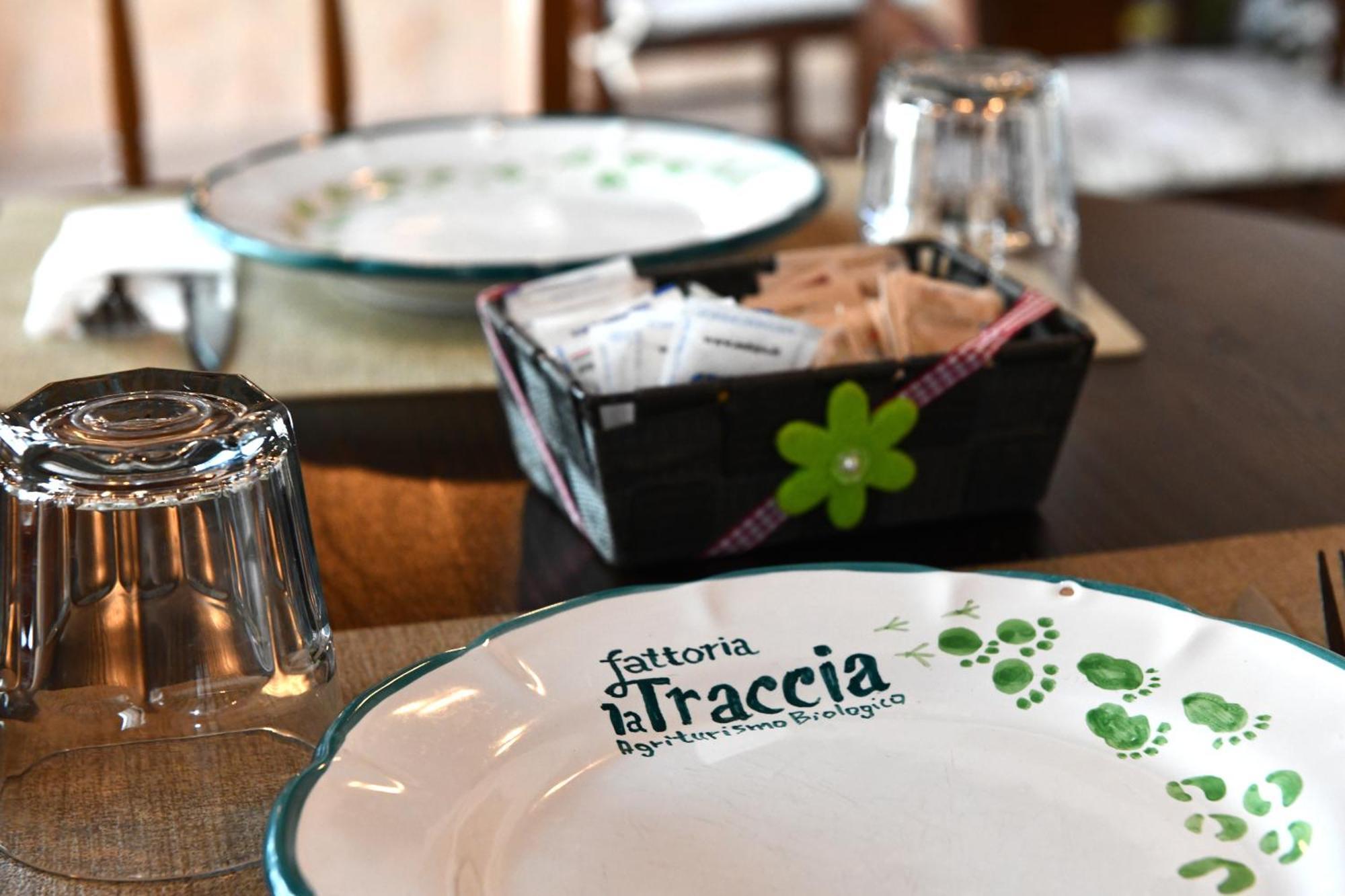 Fattoria La Traccia Villa เฟอร์ติเลีย ภายนอก รูปภาพ