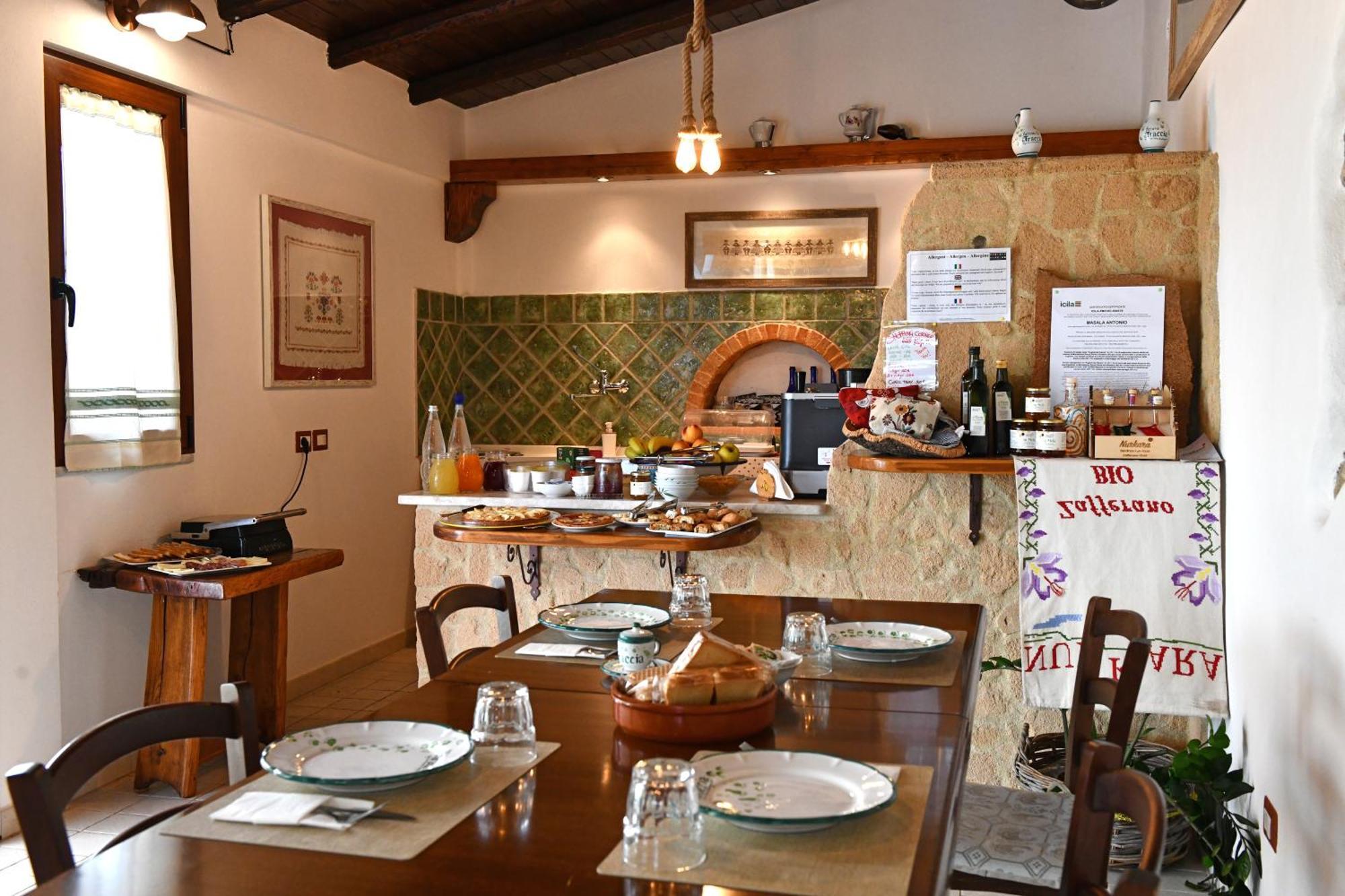 Fattoria La Traccia Villa เฟอร์ติเลีย ภายนอก รูปภาพ